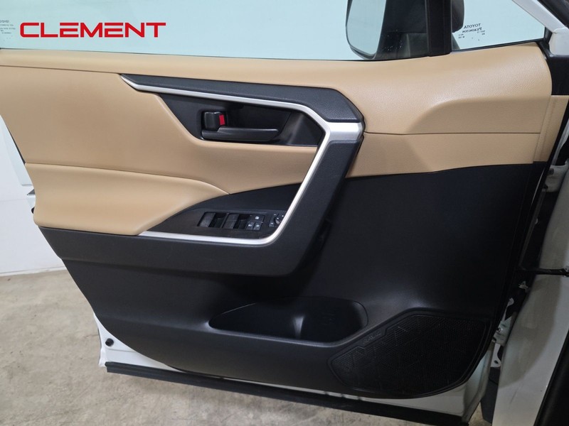 Toyota RAV4 Vehicle Image 21