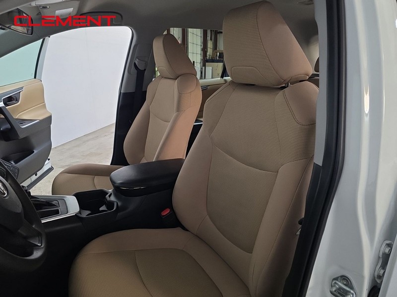 Toyota RAV4 Vehicle Image 23