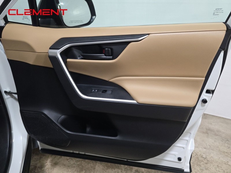 Toyota RAV4 Vehicle Image 30