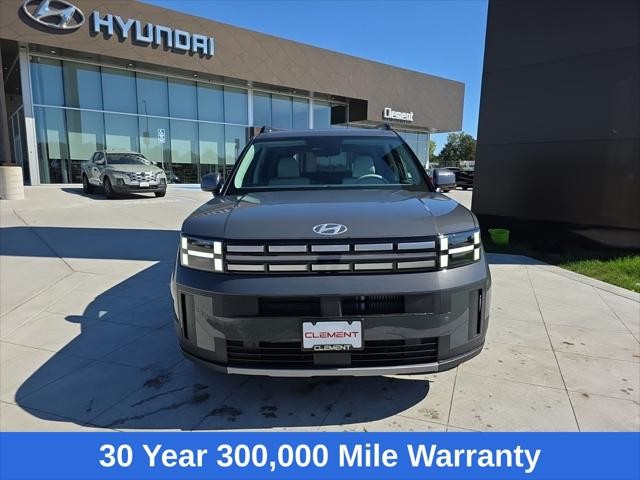 Hyundai Santa Fe Hybrid Vehicle Full-screen Gallery Image 2