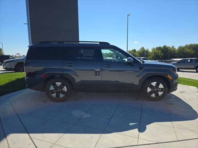 Hyundai Santa Fe Hybrid Vehicle Full-screen Gallery Image 4