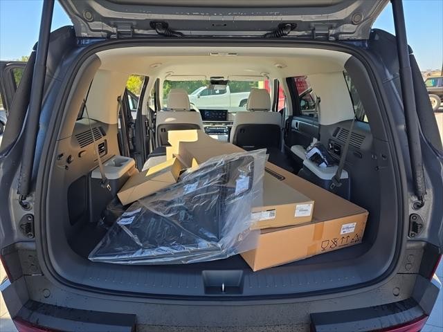 Hyundai Santa Fe Hybrid Vehicle Full-screen Gallery Image 9