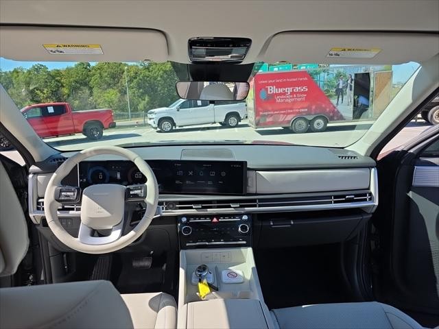 Hyundai Santa Fe Hybrid Vehicle Full-screen Gallery Image 11