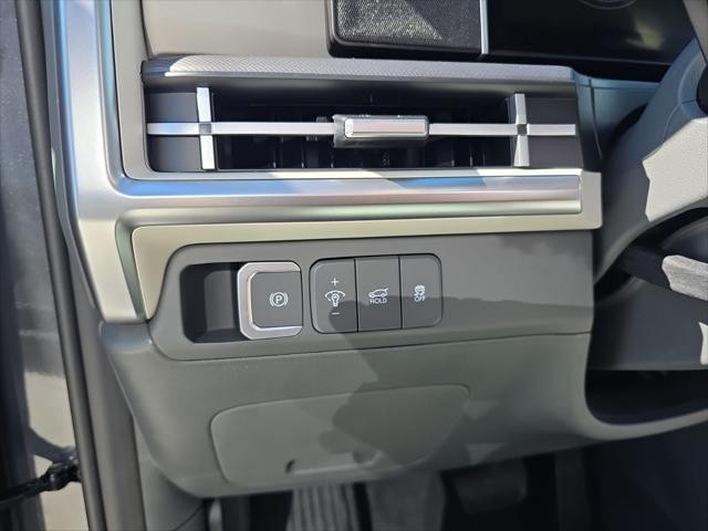 Hyundai Santa Fe Hybrid Vehicle Full-screen Gallery Image 12