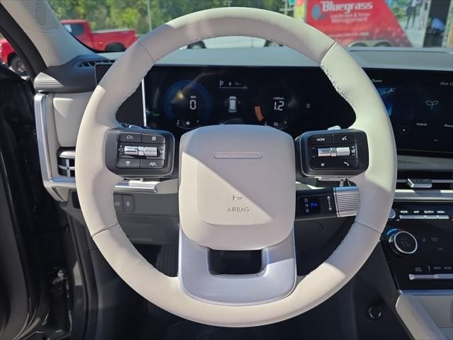 Hyundai Santa Fe Hybrid Vehicle Full-screen Gallery Image 14