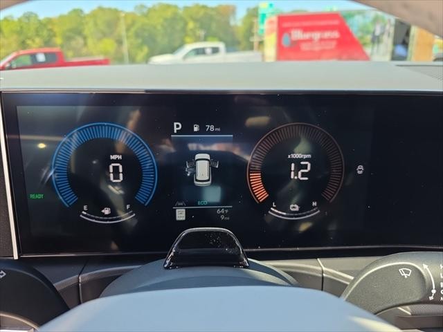 Hyundai Santa Fe Hybrid Vehicle Full-screen Gallery Image 18