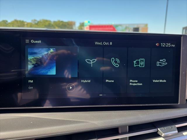 Hyundai Santa Fe Hybrid Vehicle Full-screen Gallery Image 19