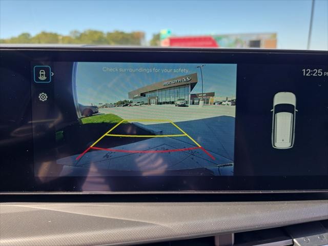 Hyundai Santa Fe Hybrid Vehicle Full-screen Gallery Image 21