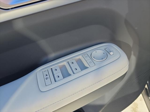 Hyundai Santa Fe Hybrid Vehicle Full-screen Gallery Image 24