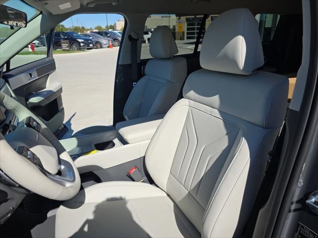 Hyundai Santa Fe Hybrid Vehicle Full-screen Gallery Image 27