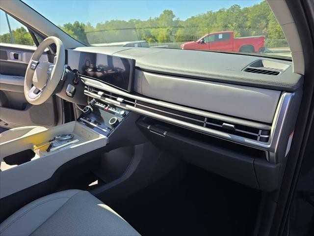 Hyundai Santa Fe Hybrid Vehicle Full-screen Gallery Image 30