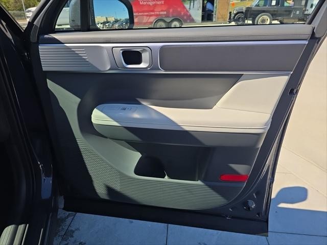 Hyundai Santa Fe Hybrid Vehicle Full-screen Gallery Image 31