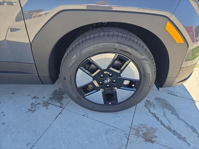 Hyundai Santa Fe Hybrid Vehicle Full-screen Gallery Image 32