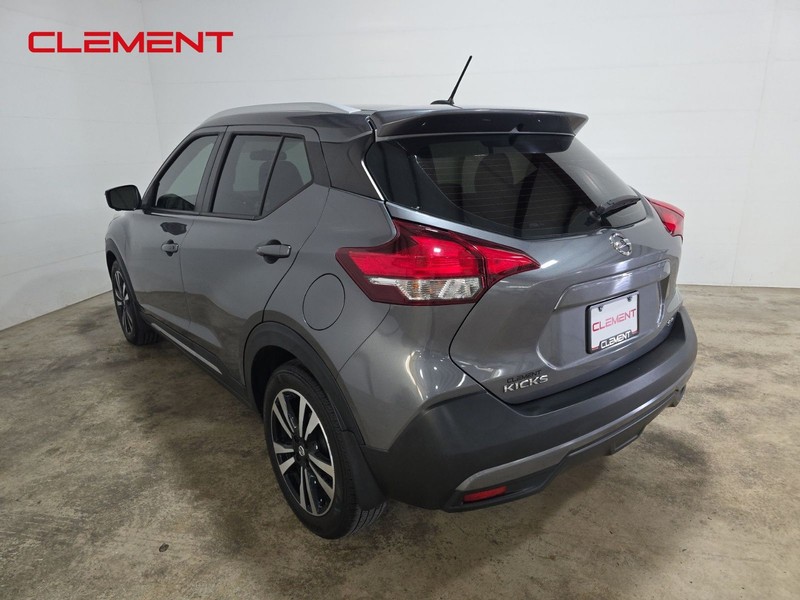 Nissan Kicks Vehicle Image 08