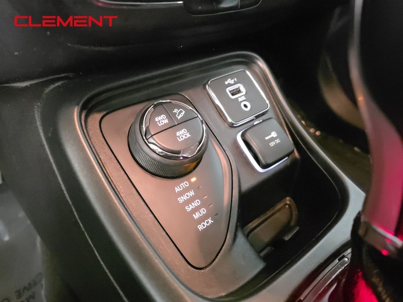 Jeep Compass Vehicle Image 21