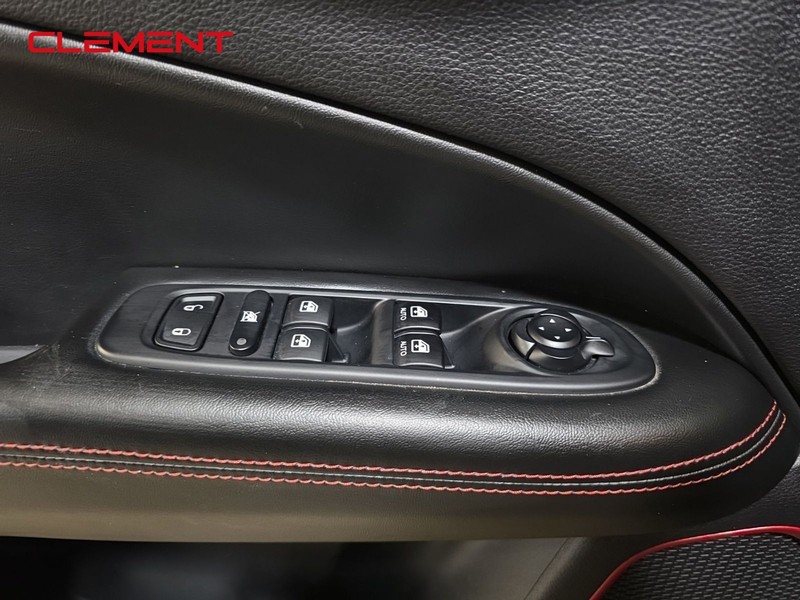 Jeep Compass Vehicle Image 23