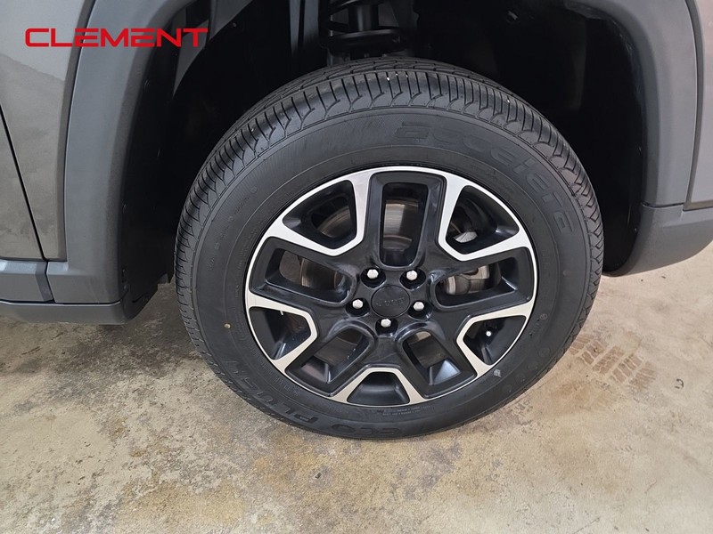 Jeep Compass Vehicle Image 33