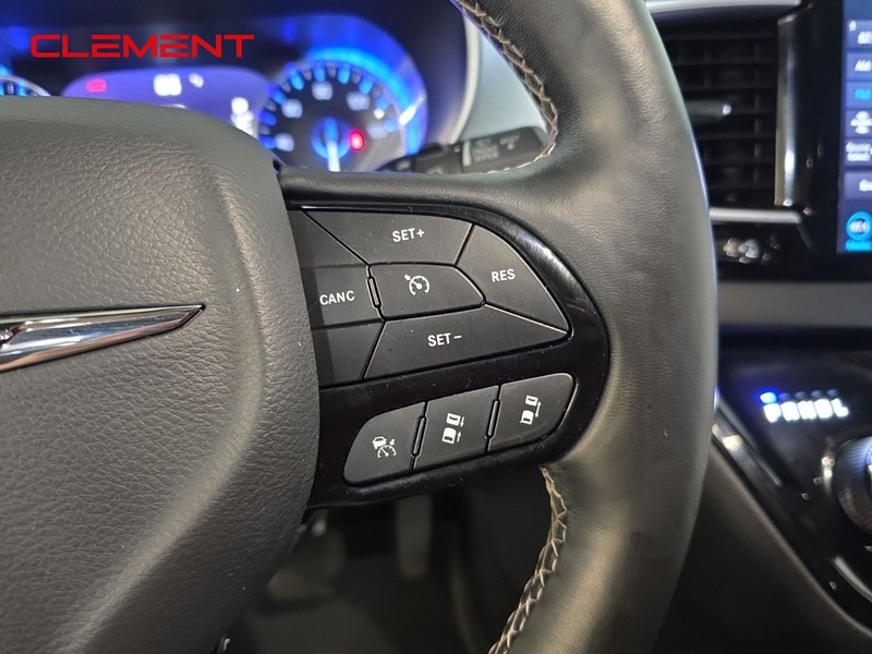 Chrysler Pacifica Vehicle Image 13