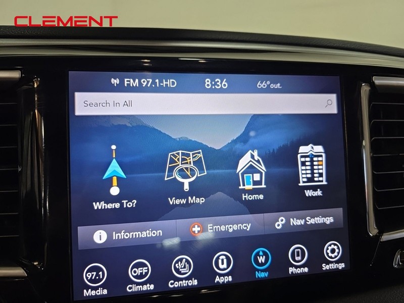 Chrysler Pacifica Vehicle Image 17