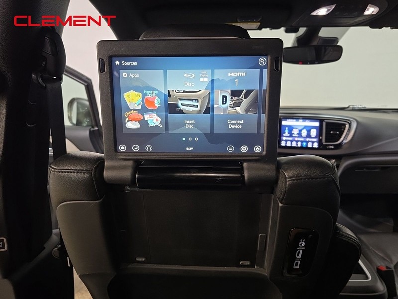 Chrysler Pacifica Vehicle Image 26