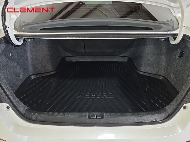 Honda Accord Sedan Vehicle Image 09