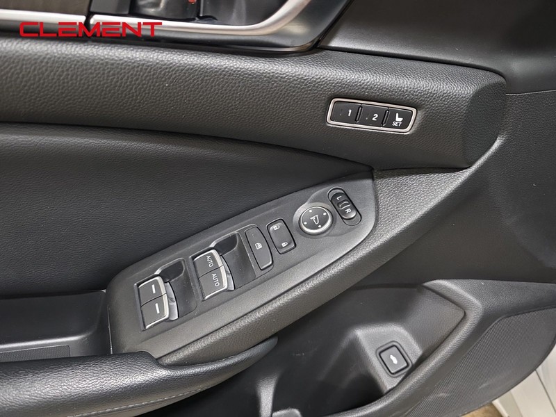 Honda Accord Sedan Vehicle Image 22