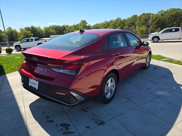 Hyundai Elantra Vehicle Full-screen Gallery Image 6