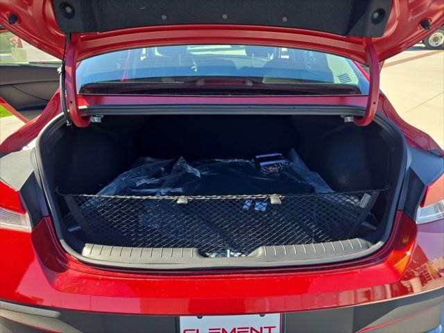 Hyundai Elantra Vehicle Full-screen Gallery Image 9