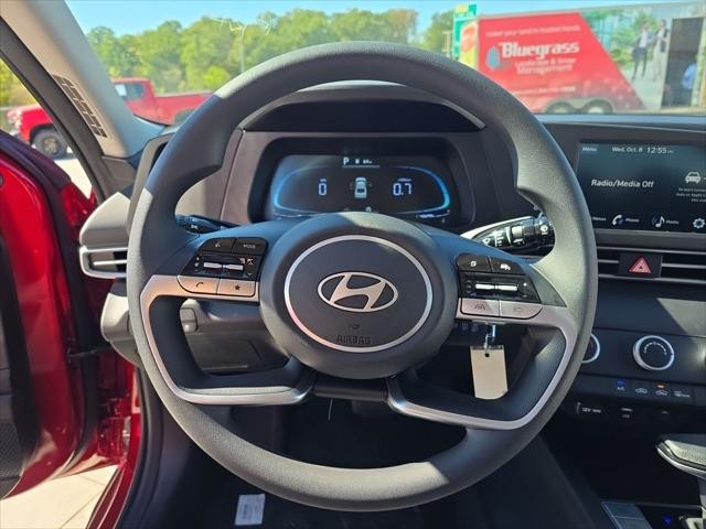 Hyundai Elantra Vehicle Full-screen Gallery Image 14