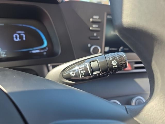 Hyundai Elantra Vehicle Full-screen Gallery Image 17