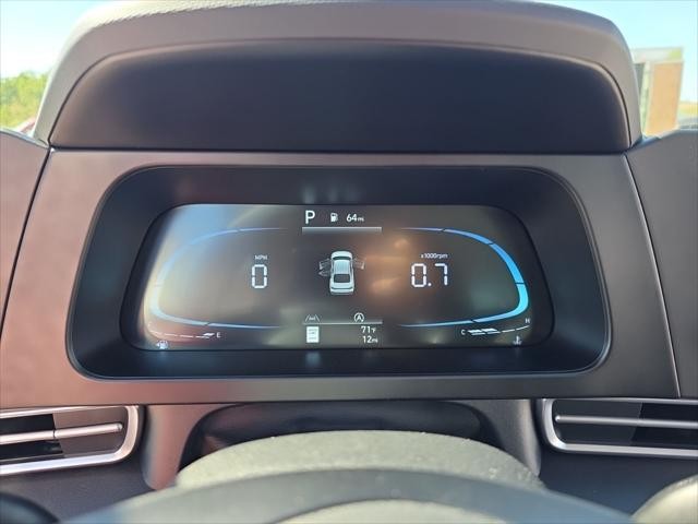 Hyundai Elantra Vehicle Full-screen Gallery Image 18