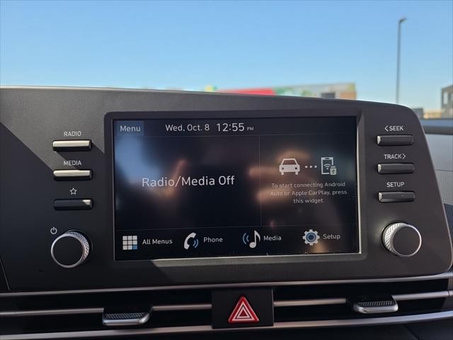 Hyundai Elantra Vehicle Full-screen Gallery Image 19