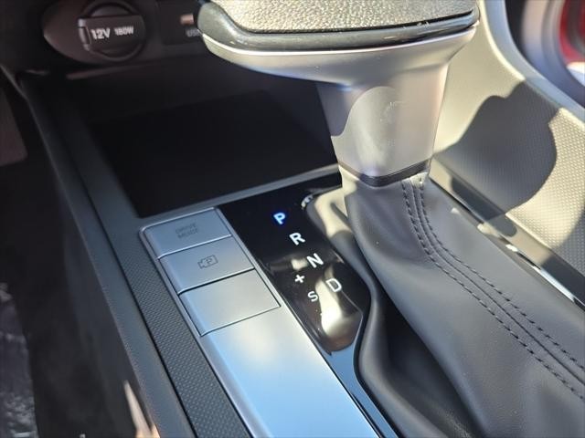 Hyundai Elantra Vehicle Full-screen Gallery Image 22