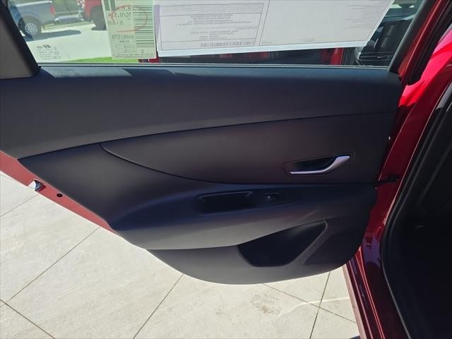 Hyundai Elantra Vehicle Full-screen Gallery Image 27