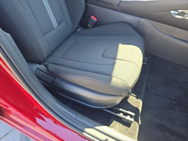 Hyundai Elantra Vehicle Full-screen Gallery Image 30