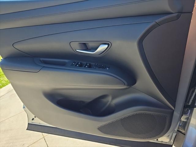 Hyundai Tucson Vehicle Full-screen Gallery Image 25