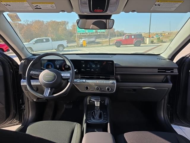 Hyundai Kona Vehicle Full-screen Gallery Image 11