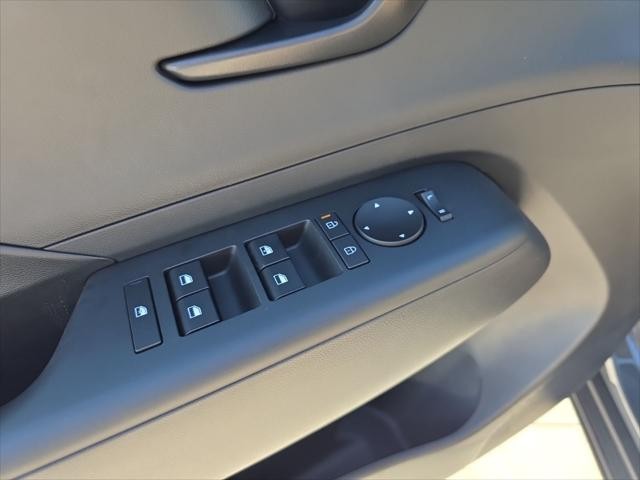 Hyundai Kona Vehicle Full-screen Gallery Image 26