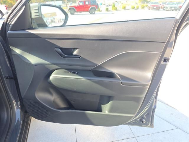 Hyundai Kona Vehicle Full-screen Gallery Image 35