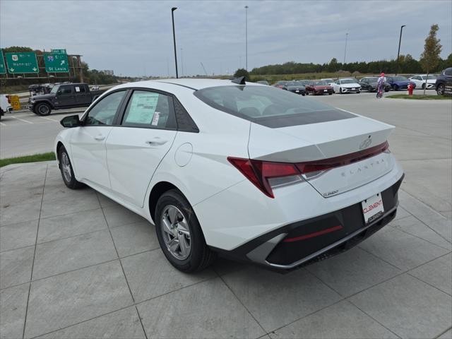 Hyundai Elantra Vehicle Full-screen Gallery Image 8