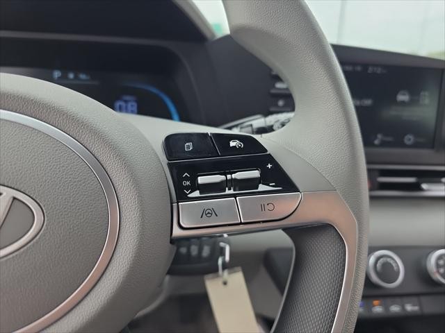 Hyundai Elantra Vehicle Full-screen Gallery Image 16