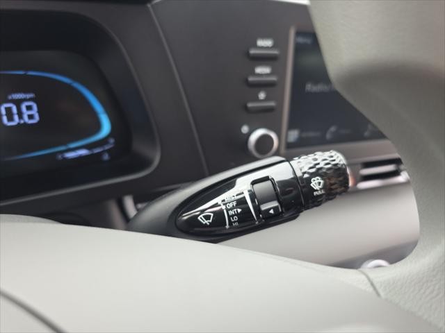 Hyundai Elantra Vehicle Full-screen Gallery Image 17
