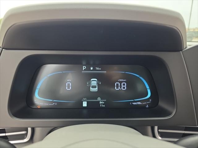 Hyundai Elantra Vehicle Full-screen Gallery Image 18