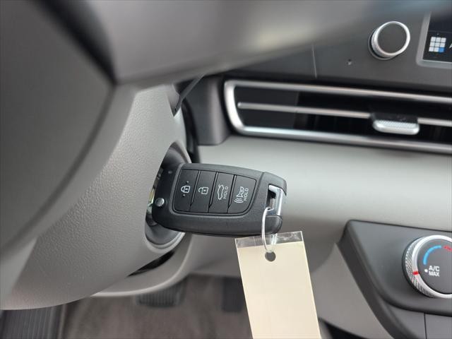 Hyundai Elantra Vehicle Full-screen Gallery Image 23