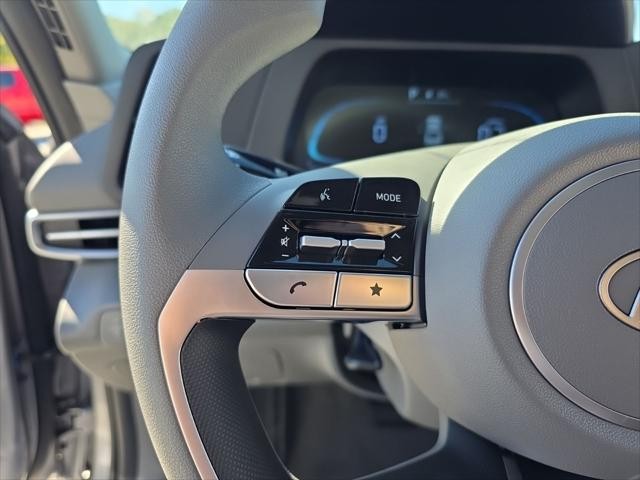 Hyundai Elantra Vehicle Full-screen Gallery Image 15