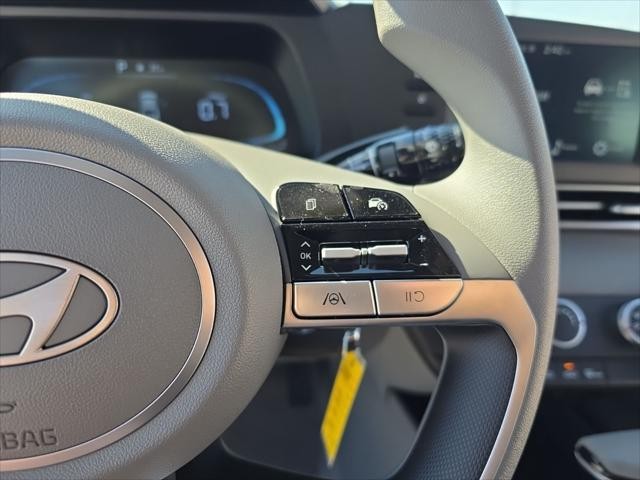 Hyundai Elantra Vehicle Full-screen Gallery Image 16