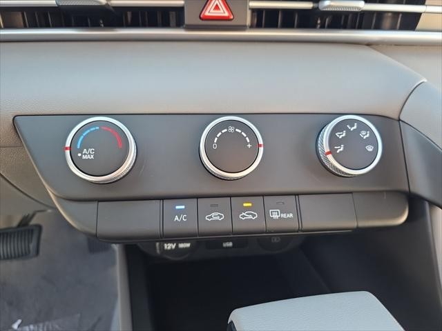 Hyundai Elantra Vehicle Full-screen Gallery Image 21