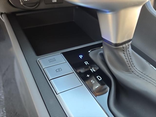 Hyundai Elantra Vehicle Full-screen Gallery Image 22