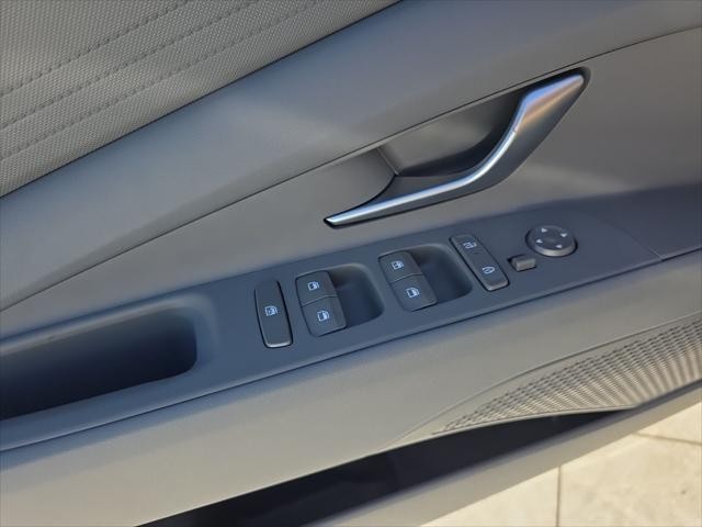 Hyundai Elantra Vehicle Full-screen Gallery Image 23