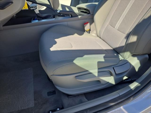 Hyundai Elantra Vehicle Full-screen Gallery Image 25